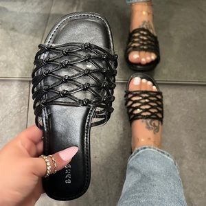 NWT!! Open-toe Knot Detail Flat Sandals